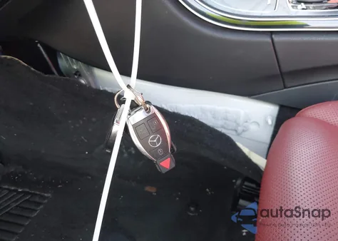 2016 Mercedes-Benz C 300 Luxury/Sport z USA, uszkodzony, nr VIN 55SWF4JB5GU149952